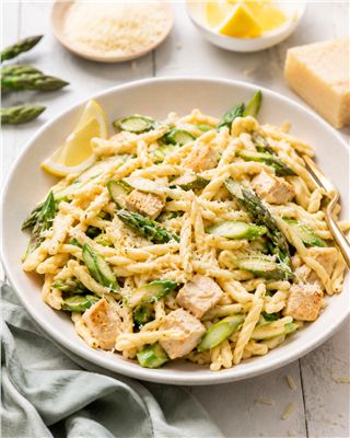 Creamy Asparagus and Chicken Pasta